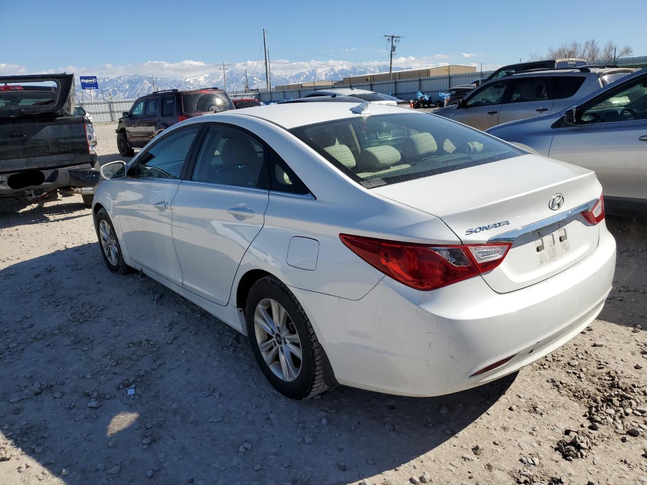 2011 Hyundai Sonata - Image 2