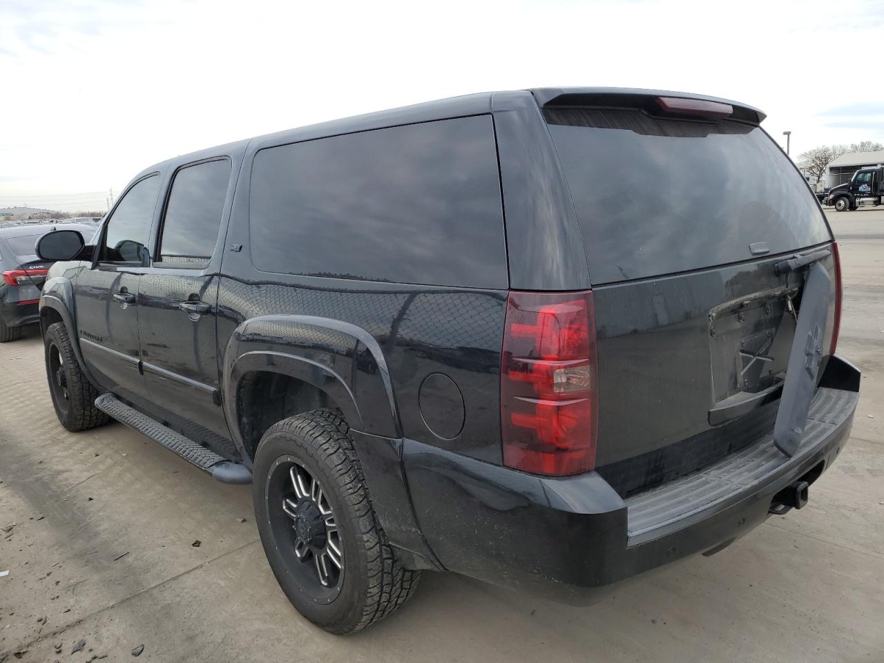 2008 Chevrolet Suburban - Image 2