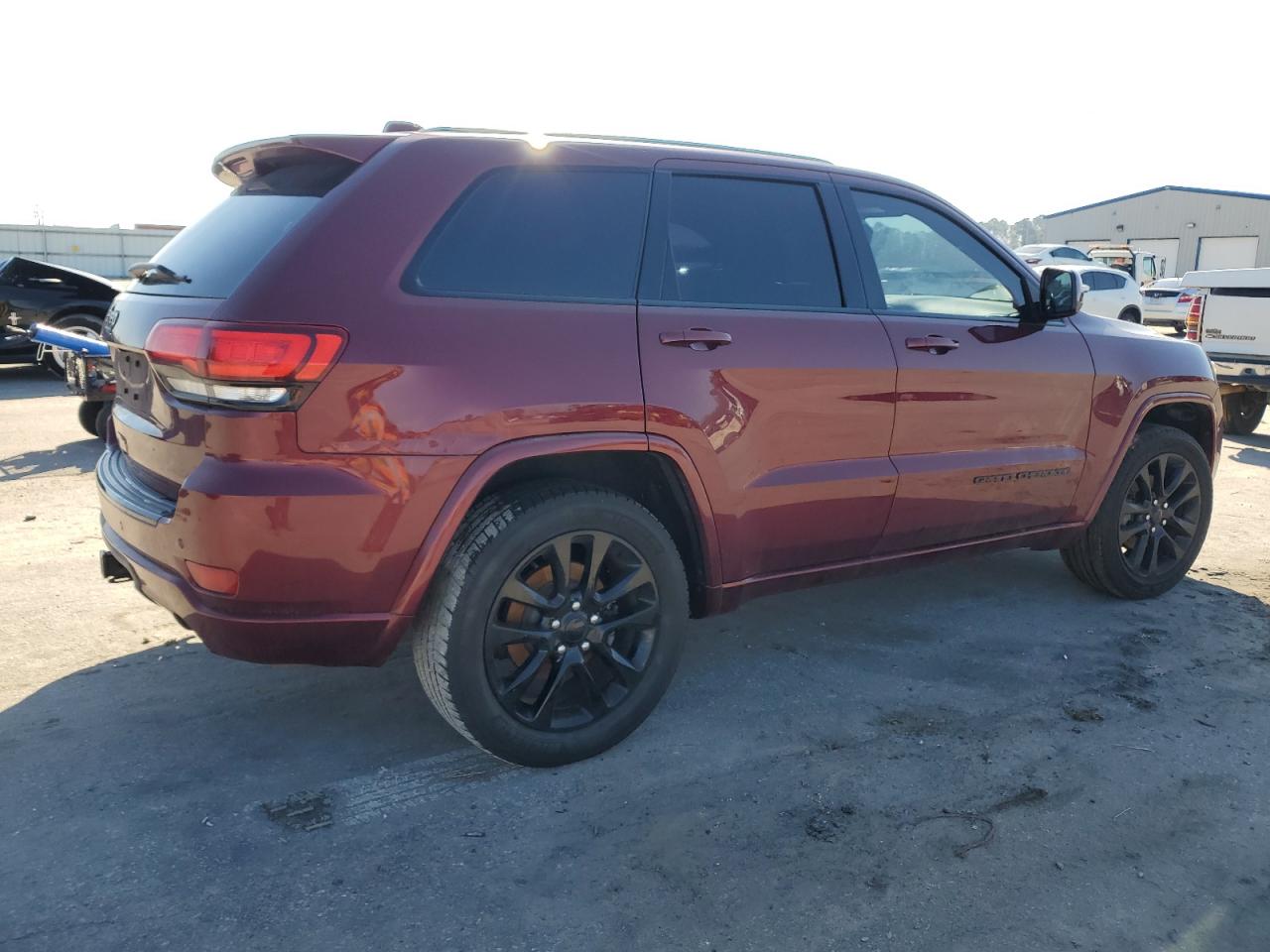 2017 Jeep Grand Cherokee - Image 3