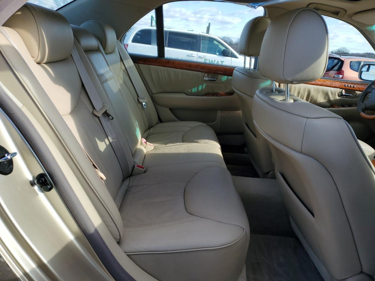 2004 Lexus LS - Image 10
