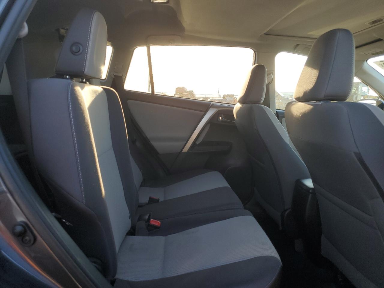 2015 Toyota RAV 4 - Image 11