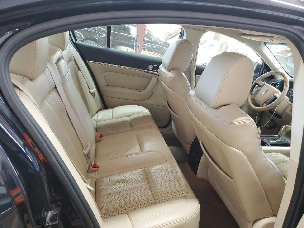 2009 Lincoln MKS - Image 10