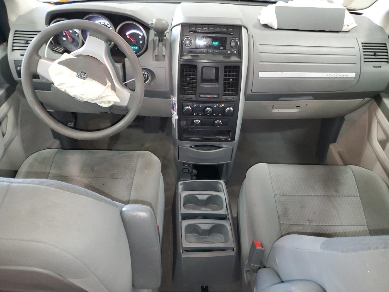 2010 Dodge Caravan - Image 8