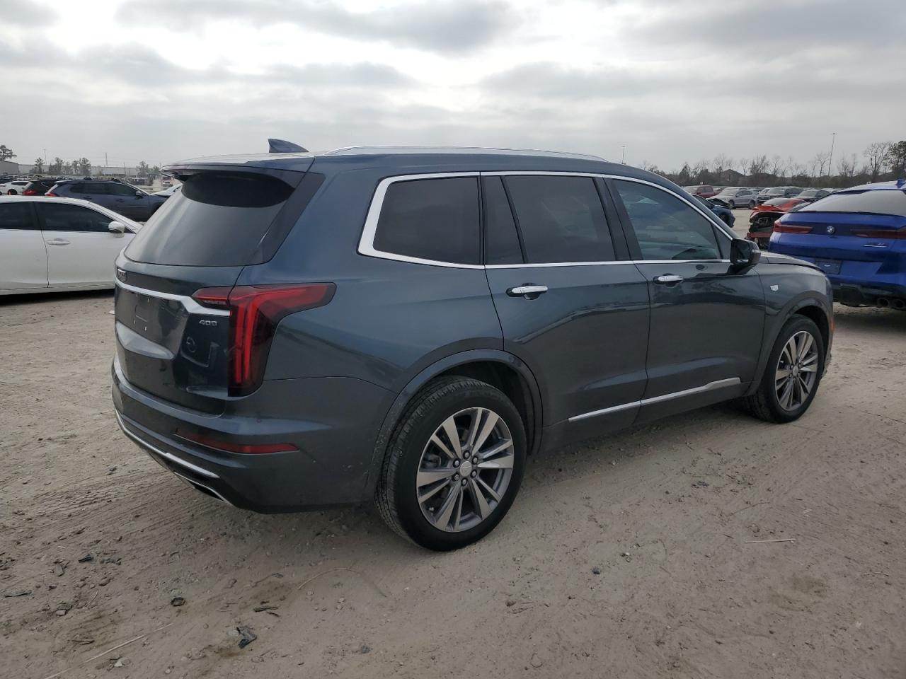 2021 Cadillac XT6 - Image 3