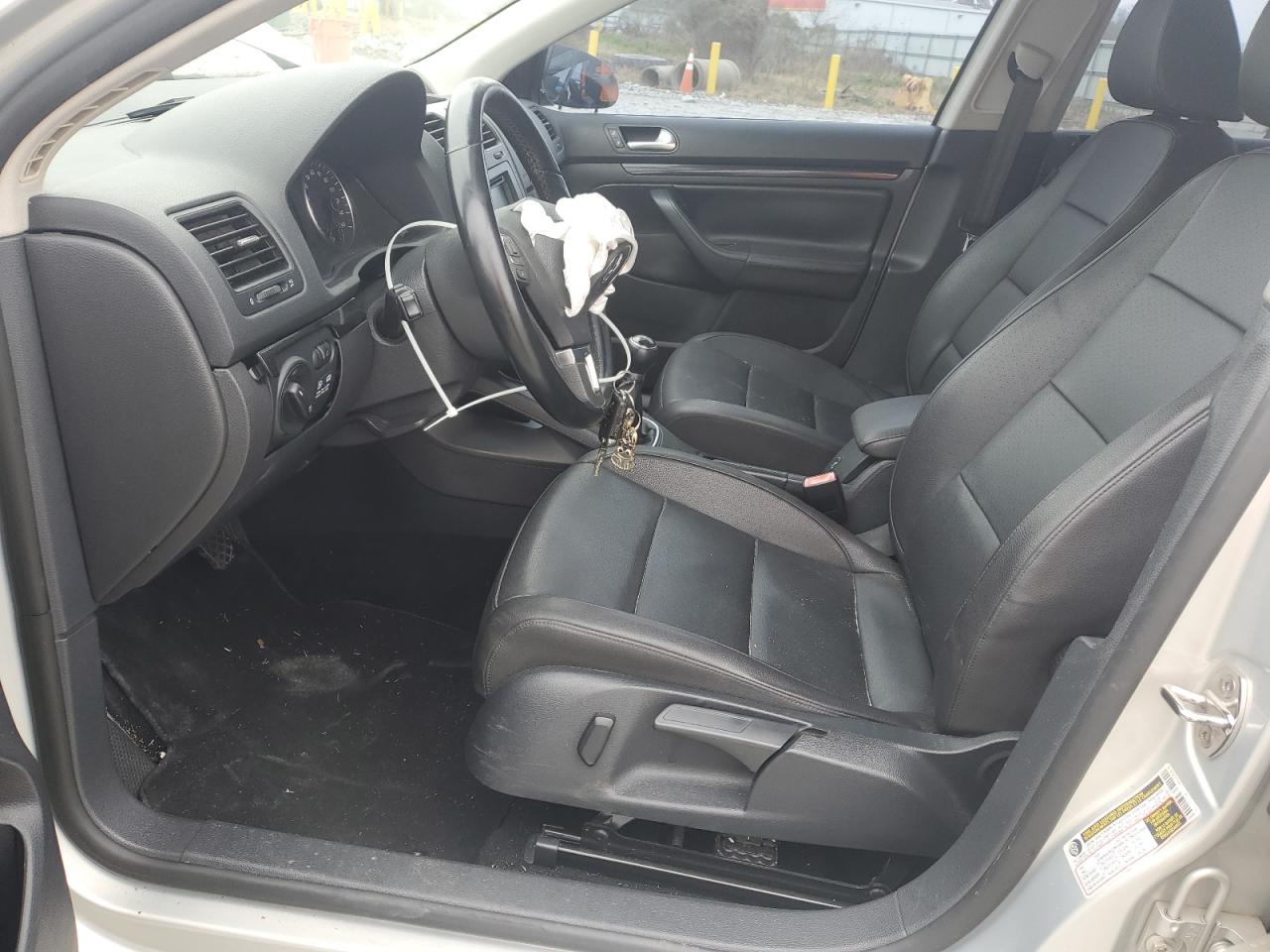 2010 Volkswagen Jetta - Image 7