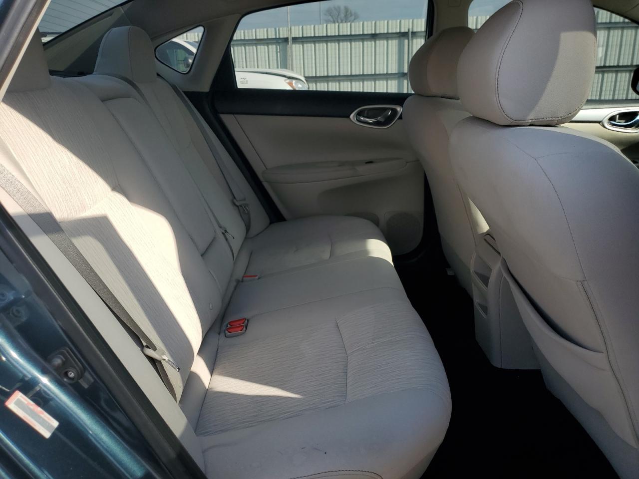 2015 Nissan Sentra - Image 10