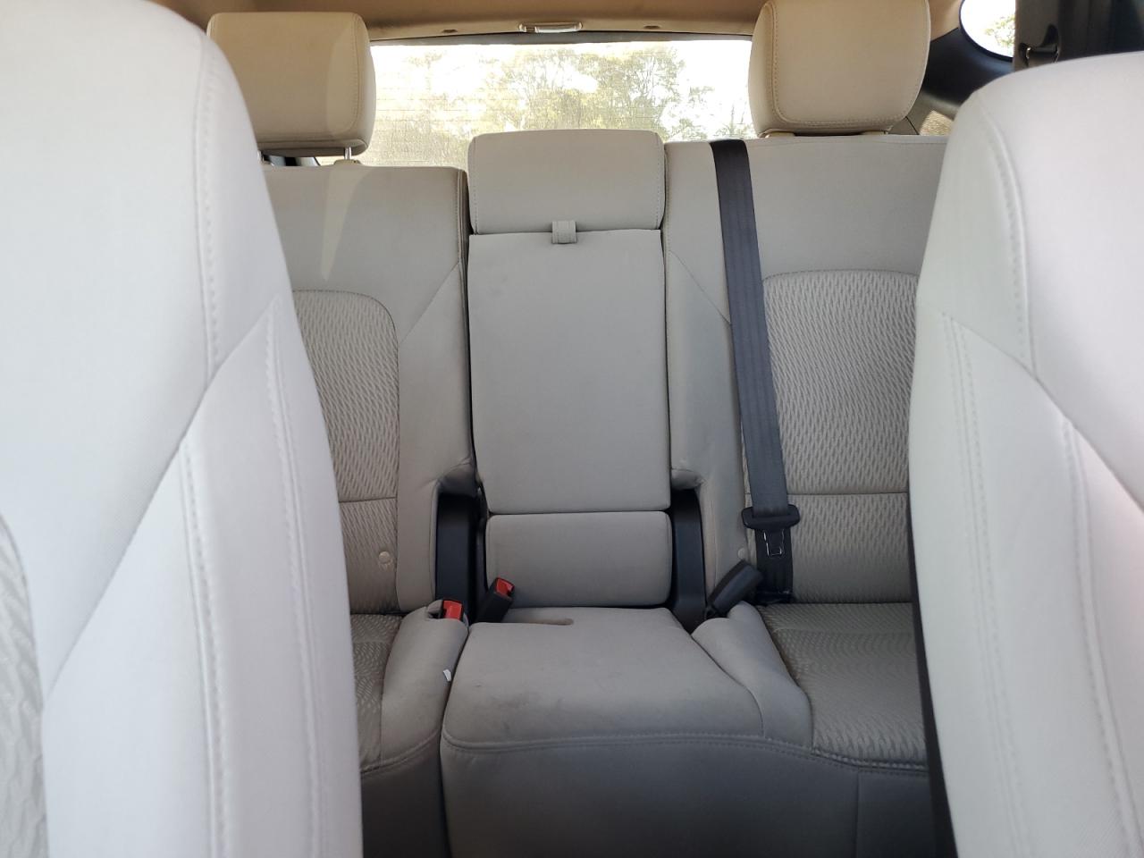 2014 Hyundai Santa Fe - Image 10
