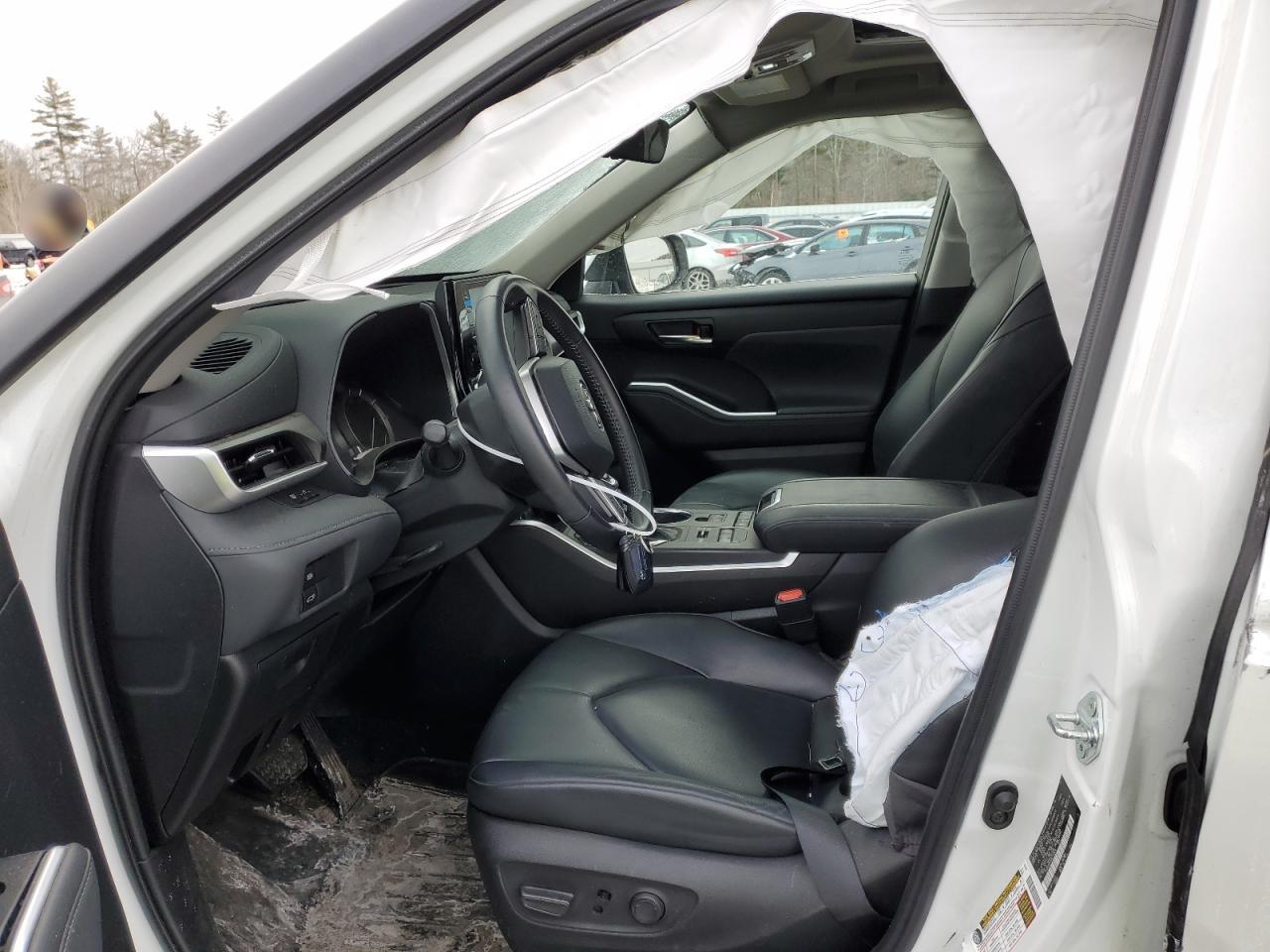 2022 Toyota Highlander - Image 7