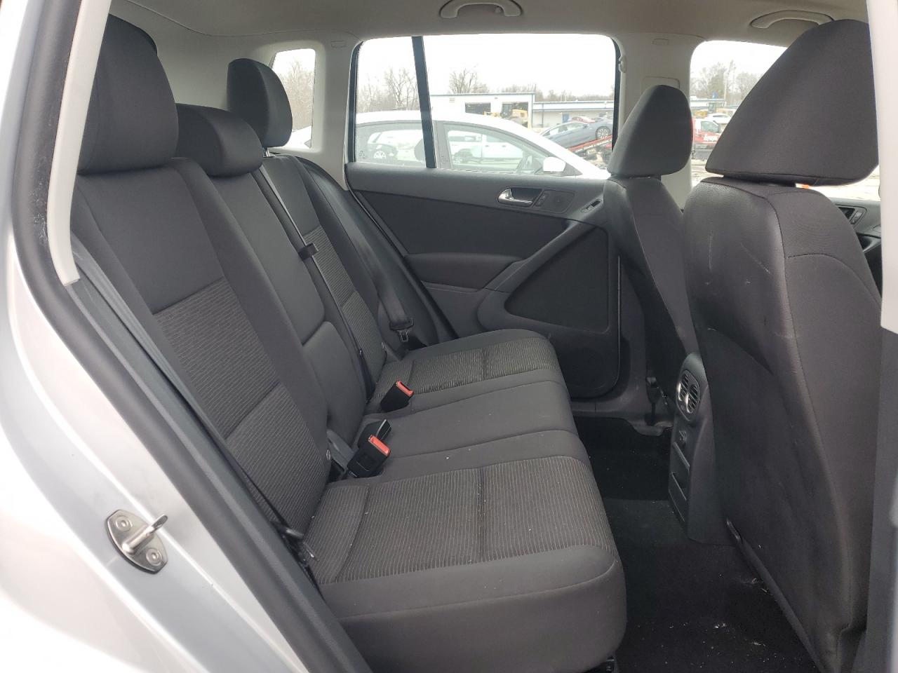 2017 Volkswagen Tiguan - Image 11