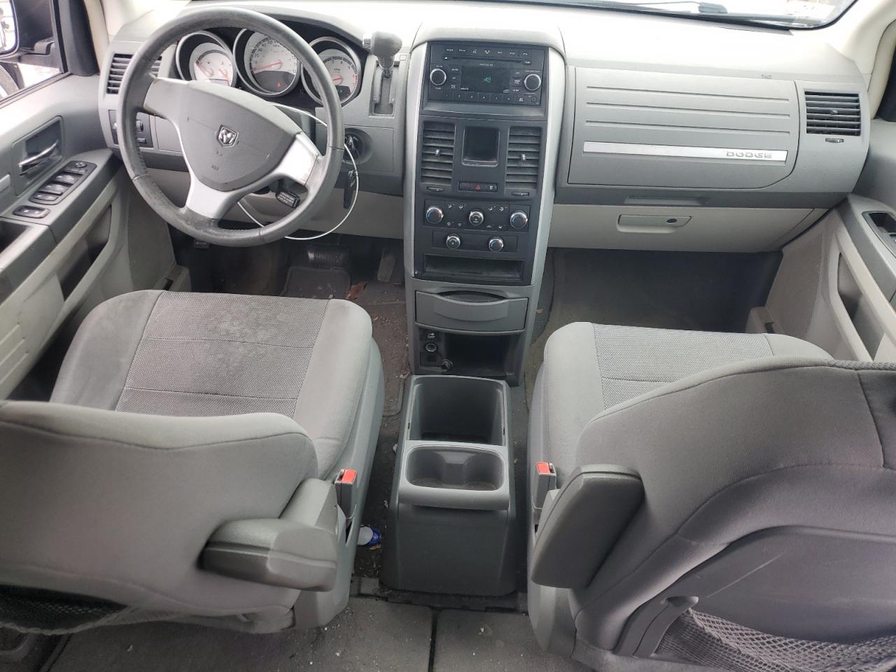 2009 Dodge Caravan - Image 8
