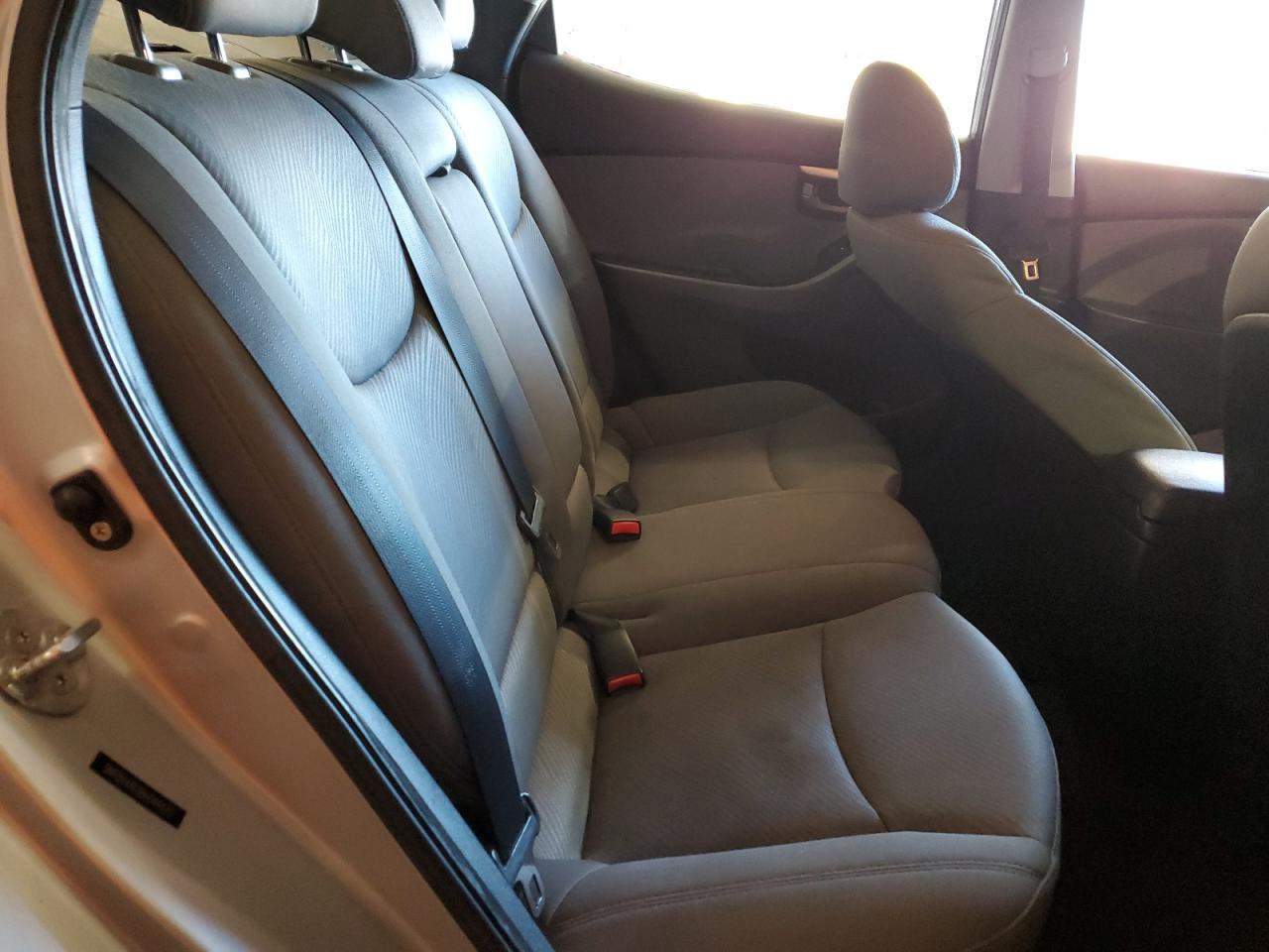 2011 Hyundai Elantra - Image 10