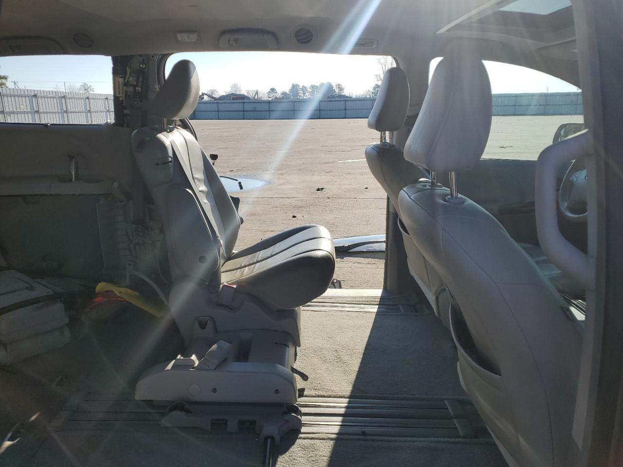 2012 Toyota Sienna - Image 11