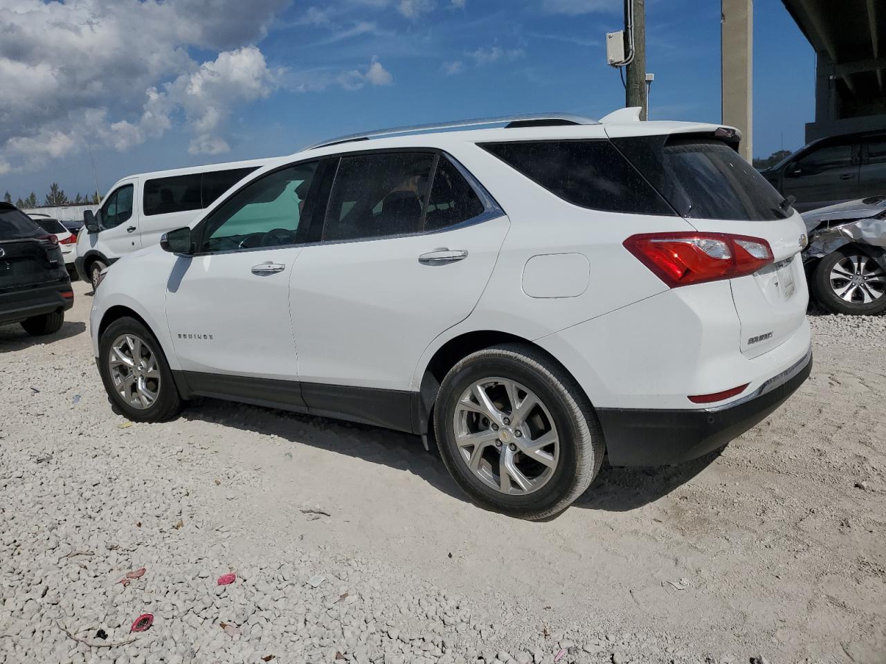 2020 Chevrolet Equinox - Image 2