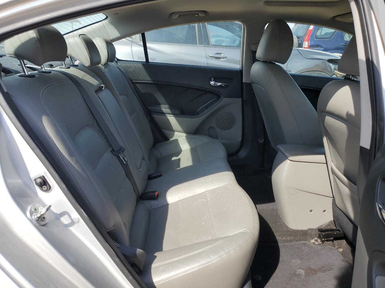 2016 Kia Forte - Image 10