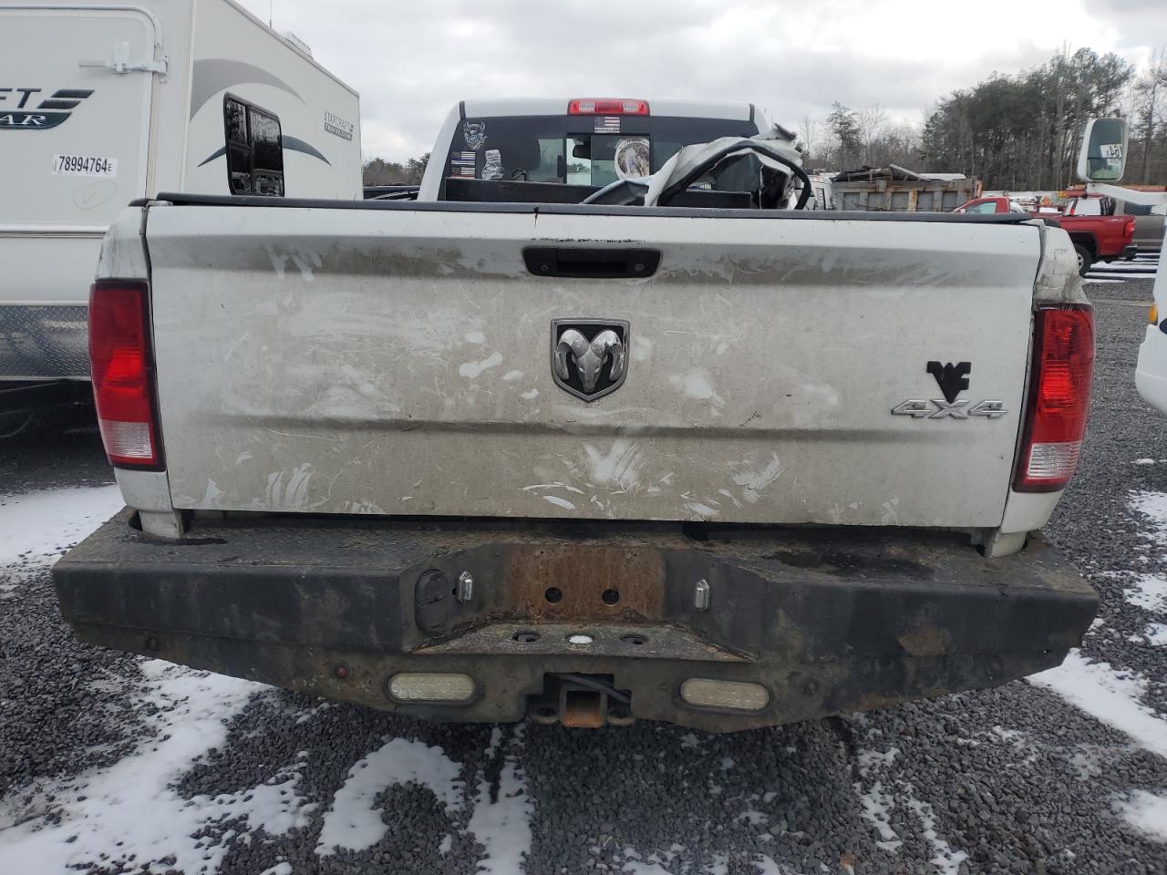 2016 RAM 3500 - Image 6