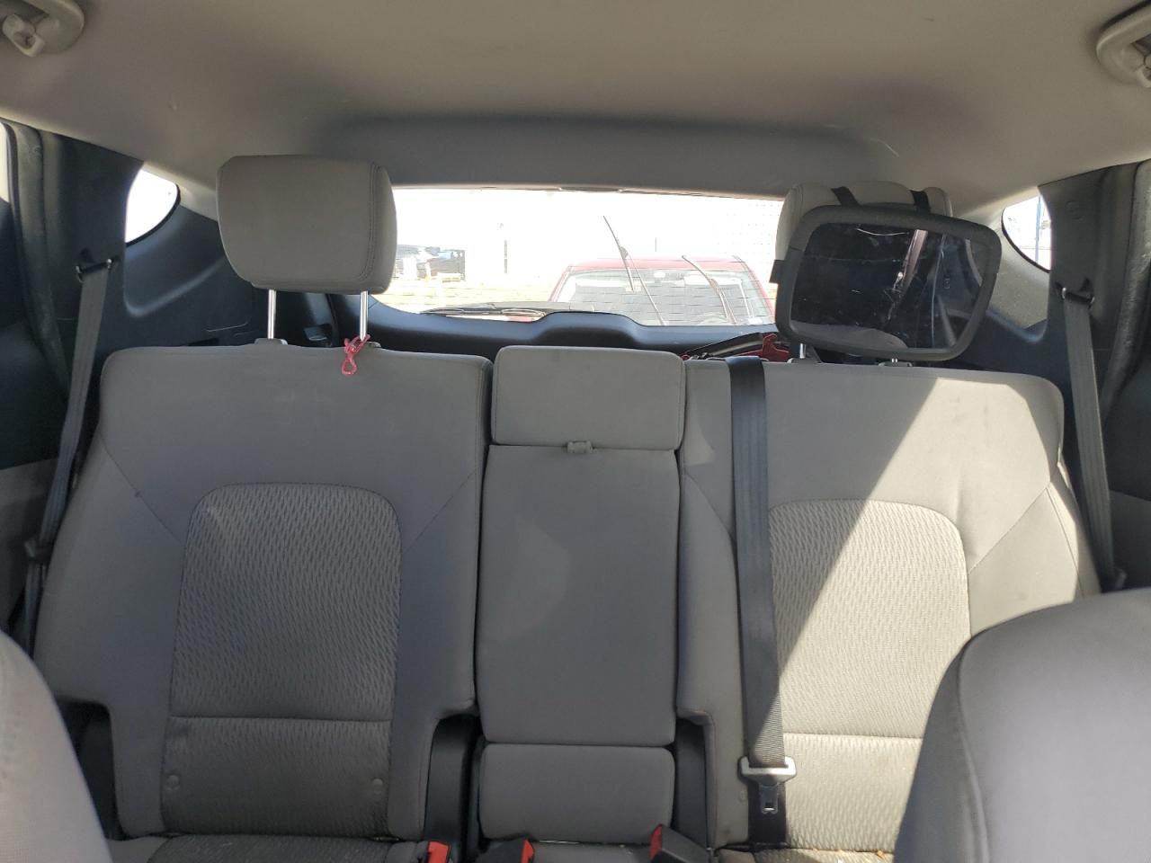 2016 Hyundai Santa Fe - Image 10