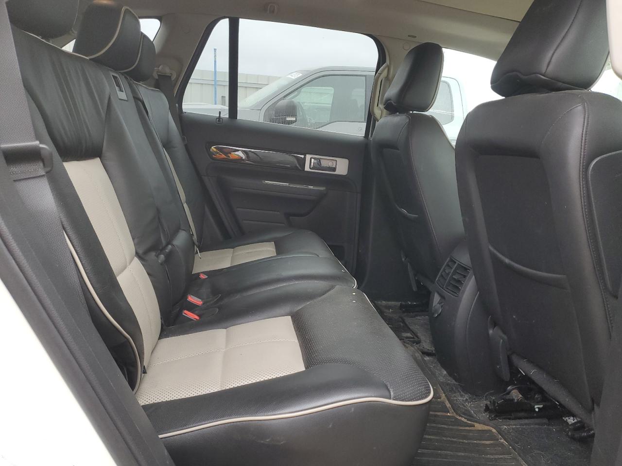 2008 Lincoln MKX - Image 11