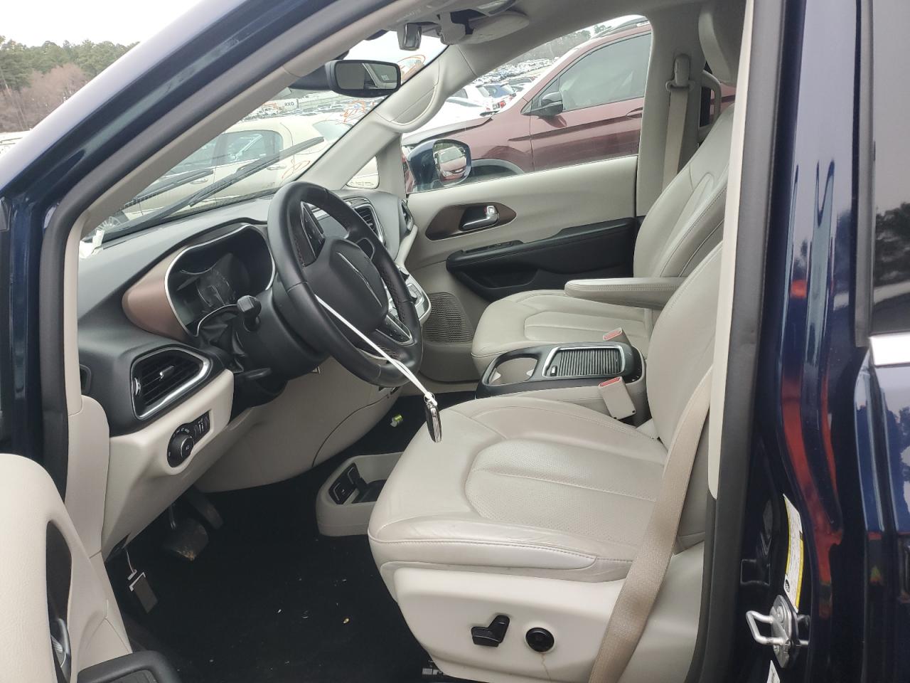 2018 Chrysler Pacifica - Image 7