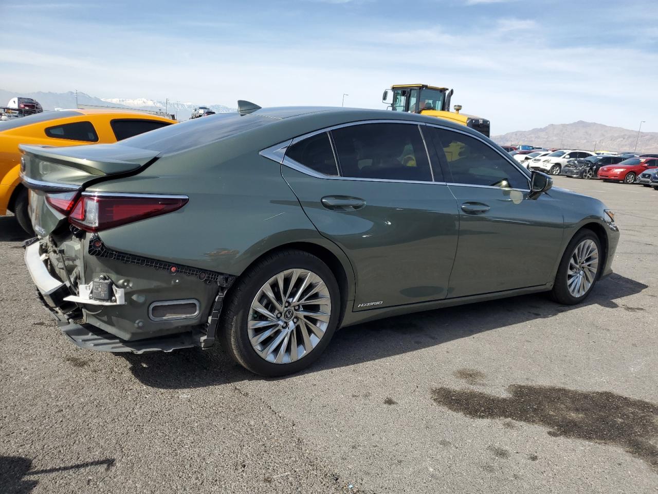 2020 Lexus ES - Image 3