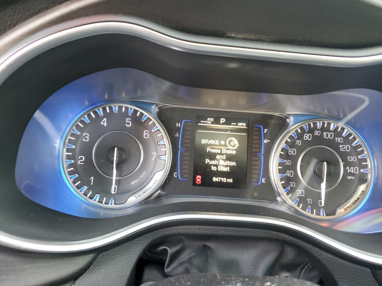 2016 Chrysler 200 - Image 9