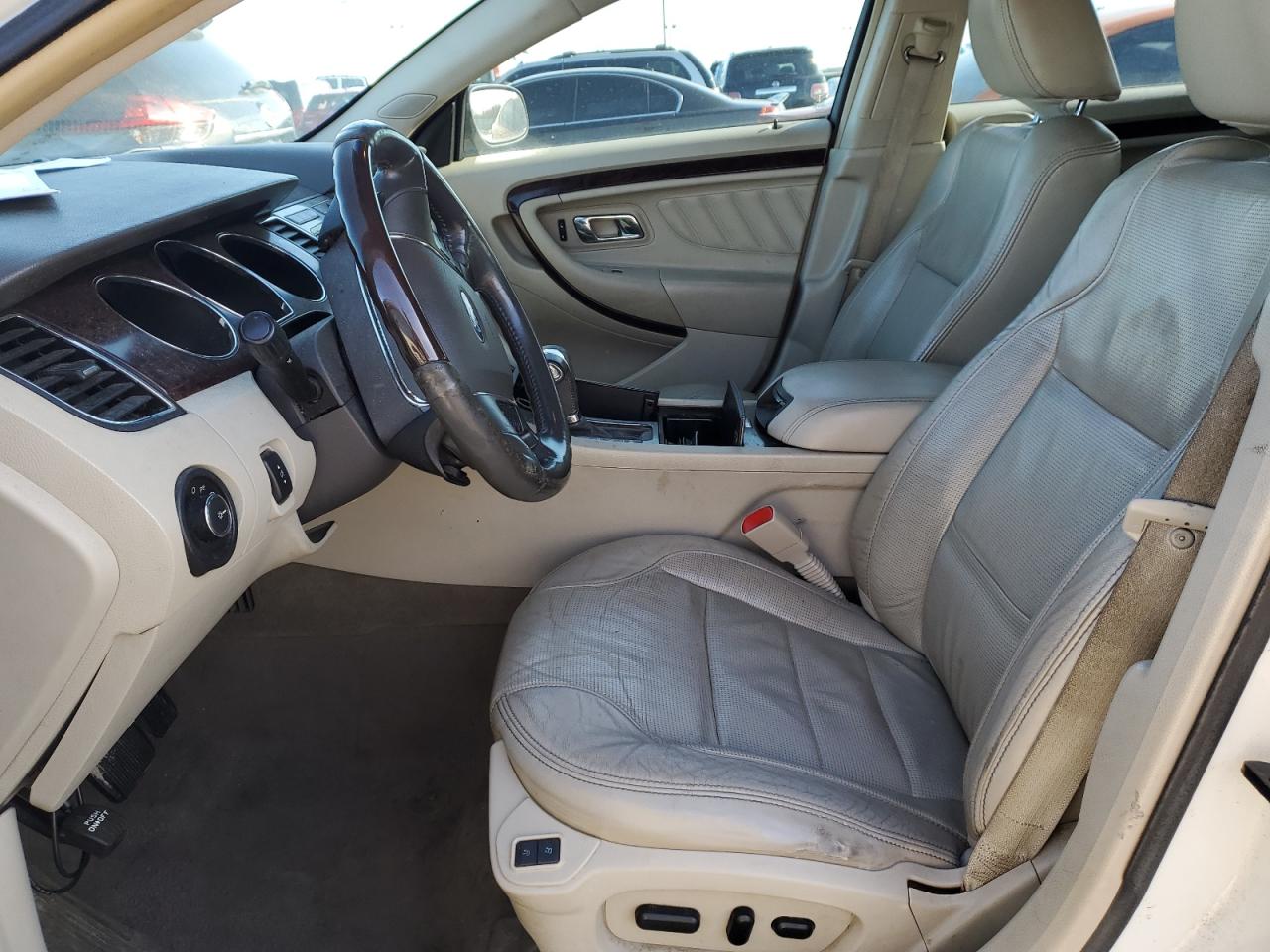 2010 Ford Taurus - Image 7