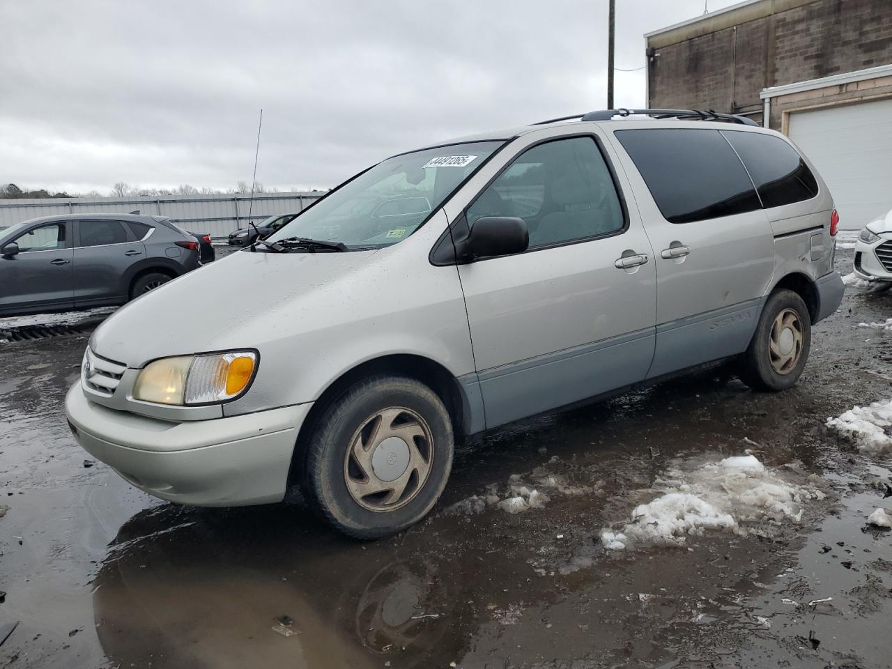 2002 Toyota Sienna Le იყიდება Fredericksburg-ში, VA - Rear End