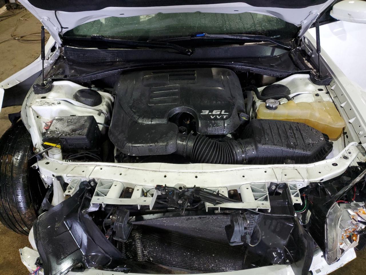 2020 Chrysler 300 - Image 11