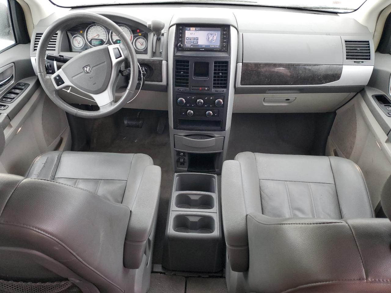 2010 Dodge Caravan - Image 8