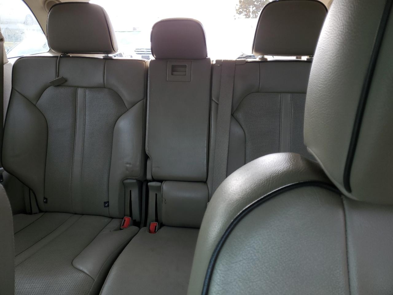 2011 Lincoln MKX - Image 10