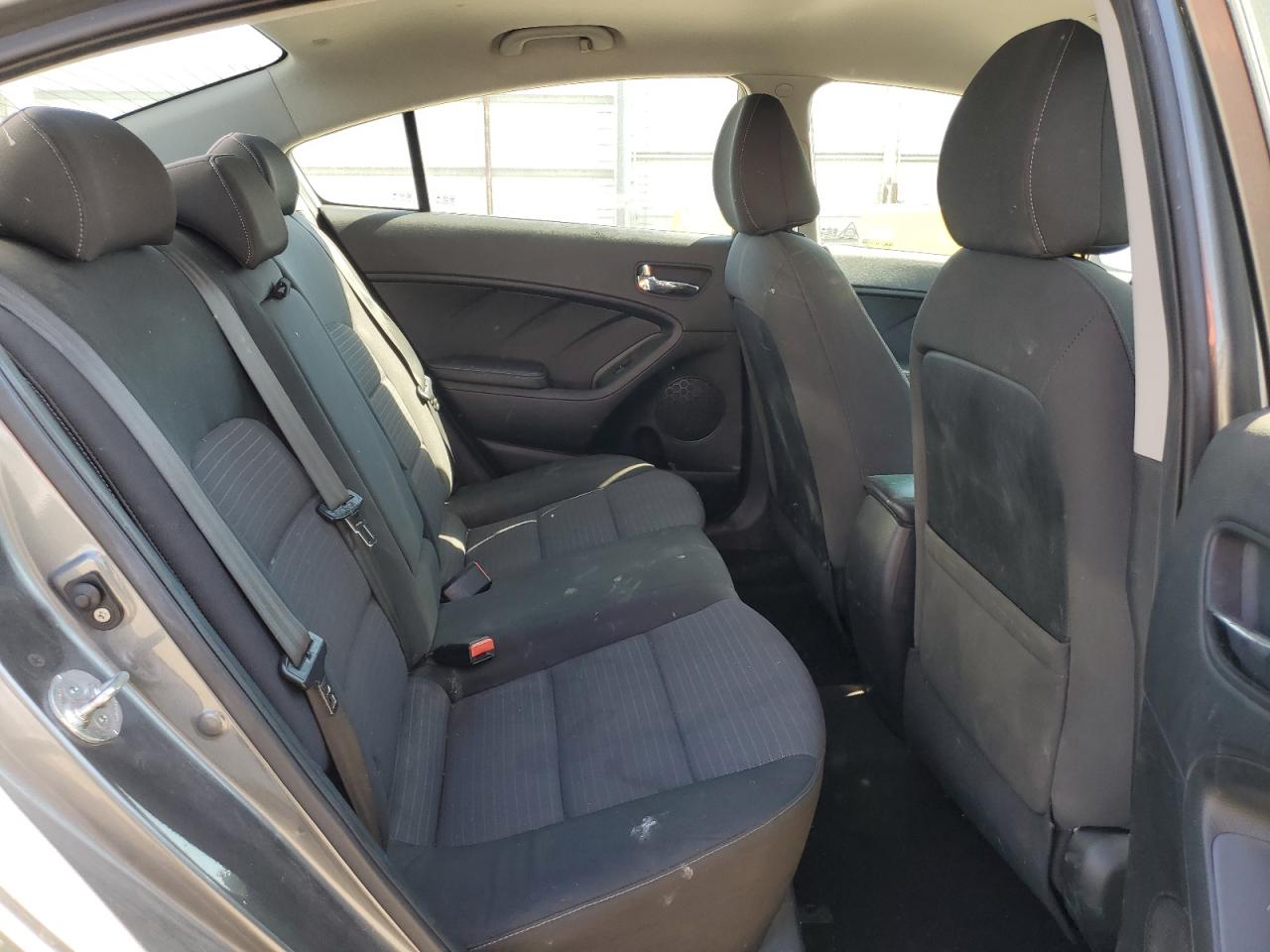2016 Kia Forte - Image 10