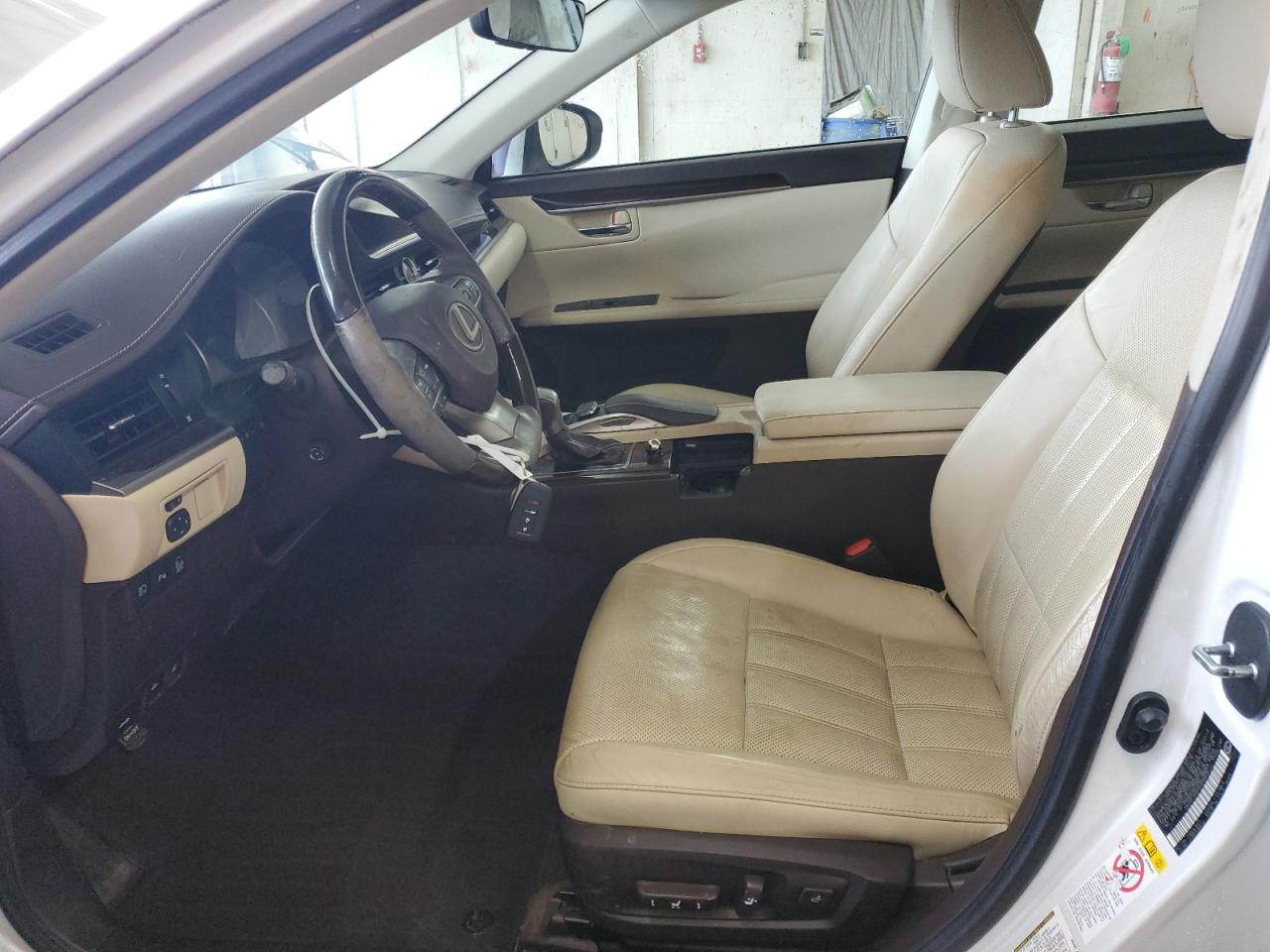 2016 Lexus ES - Image 7