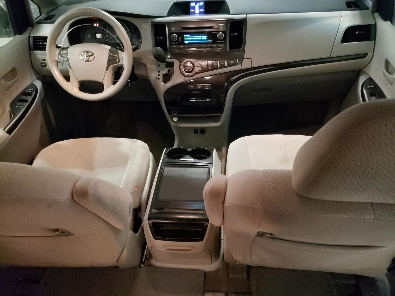 2013 Toyota Sienna - Image 8