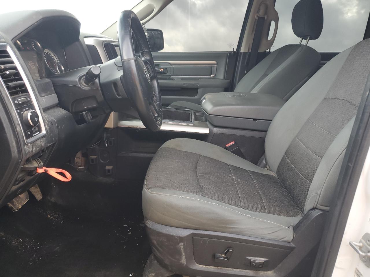 2015 RAM 1500 - Image 7