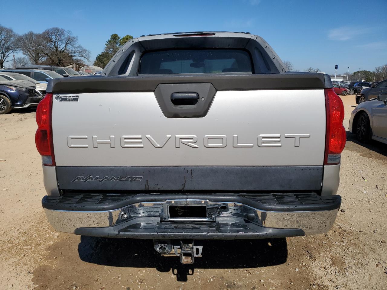 2004 Chevrolet Avalanche - Image 6