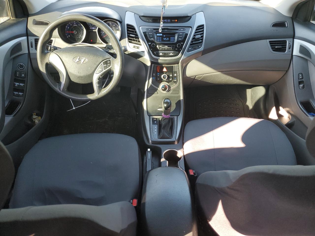2015 Hyundai Elantra - Image 8