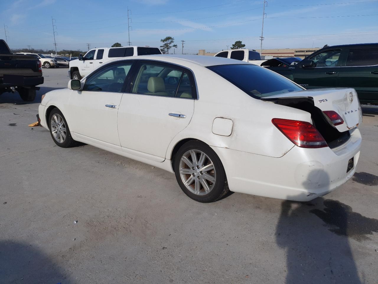 2008 Toyota Avalon - Image 2