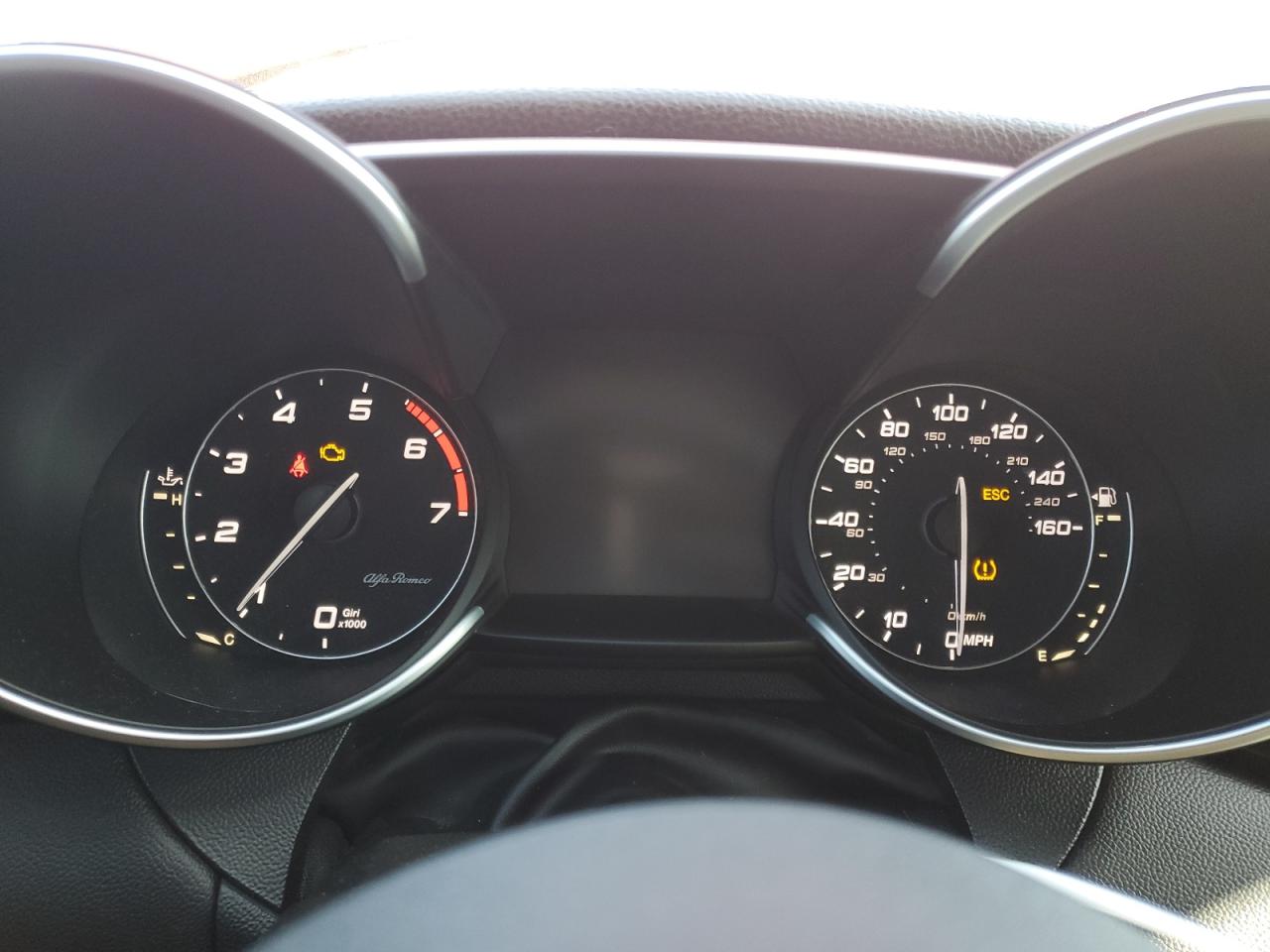 2018 Alfa Romeo Giulia - Image 9