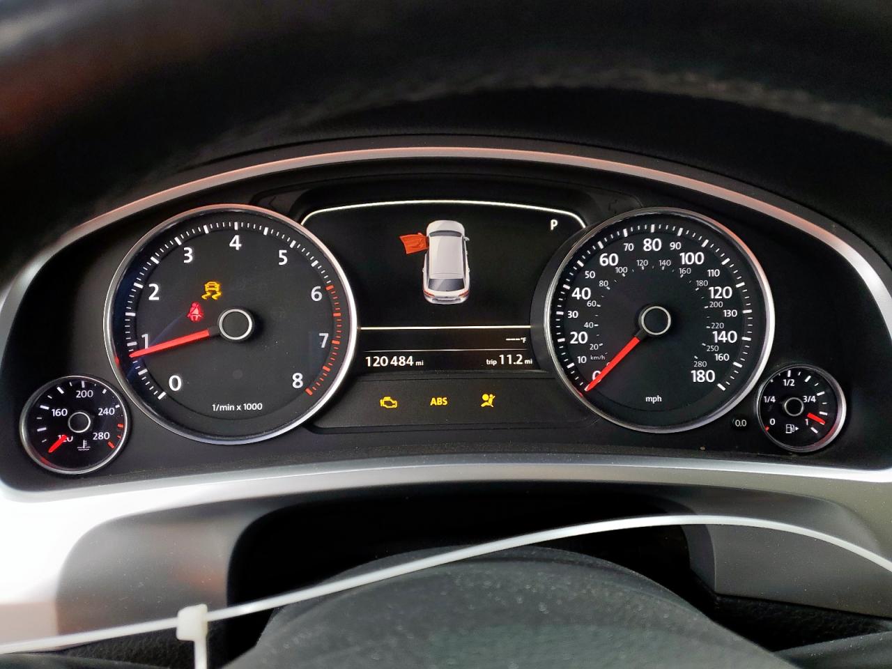 2015 Volkswagen Touareg - Image 9