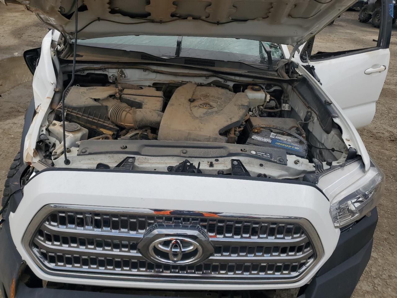 2017 Toyota Tacoma - Image 11