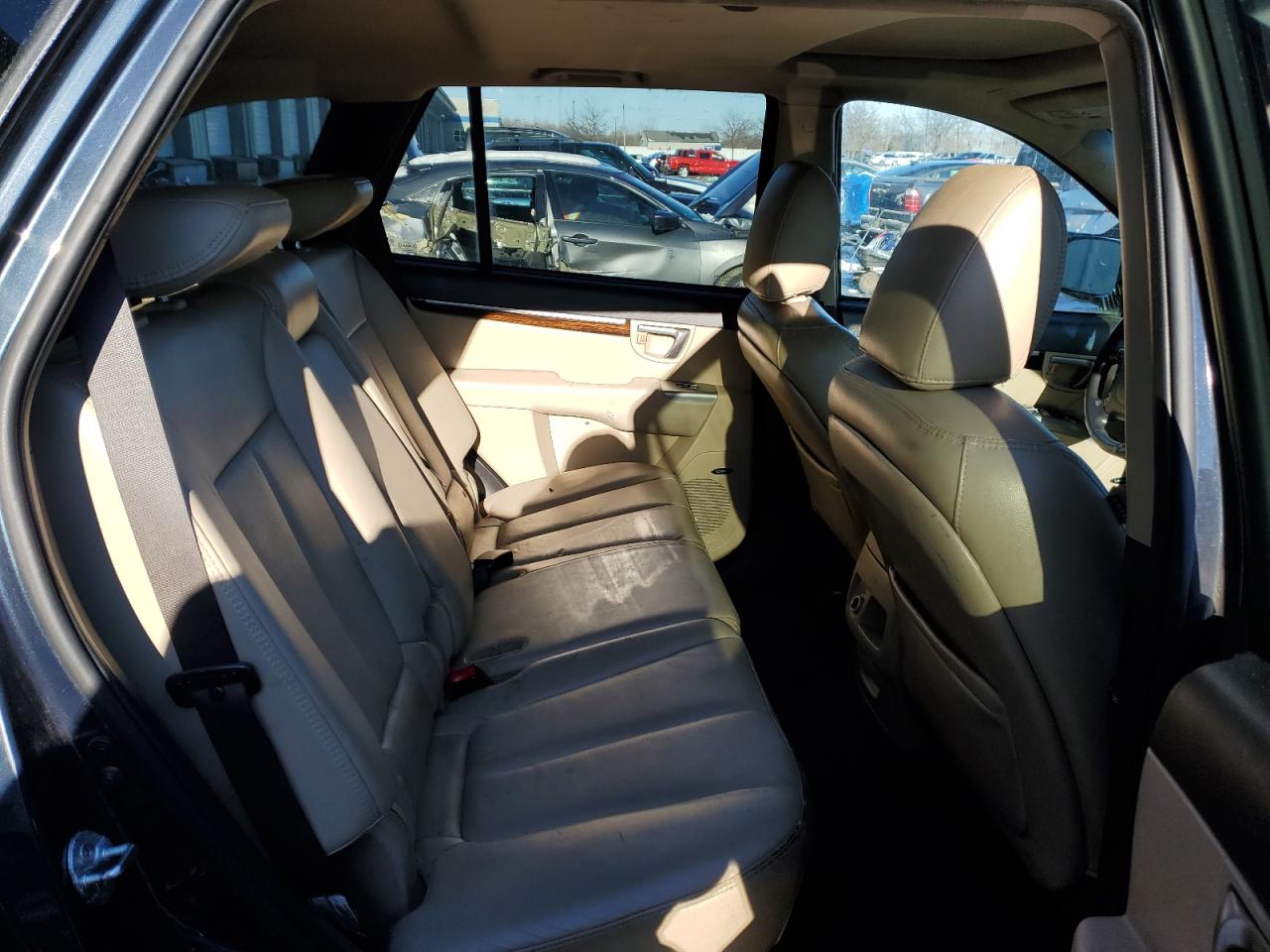 2012 Hyundai Santa Fe - Image 11