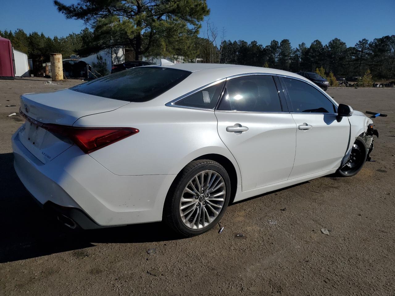 2019 Toyota Avalon - Image 3