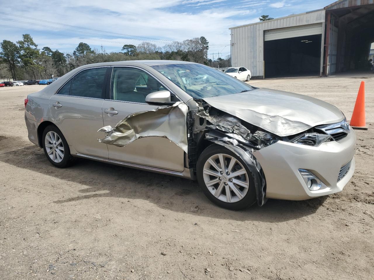 2014 Toyota Camry - Image 4