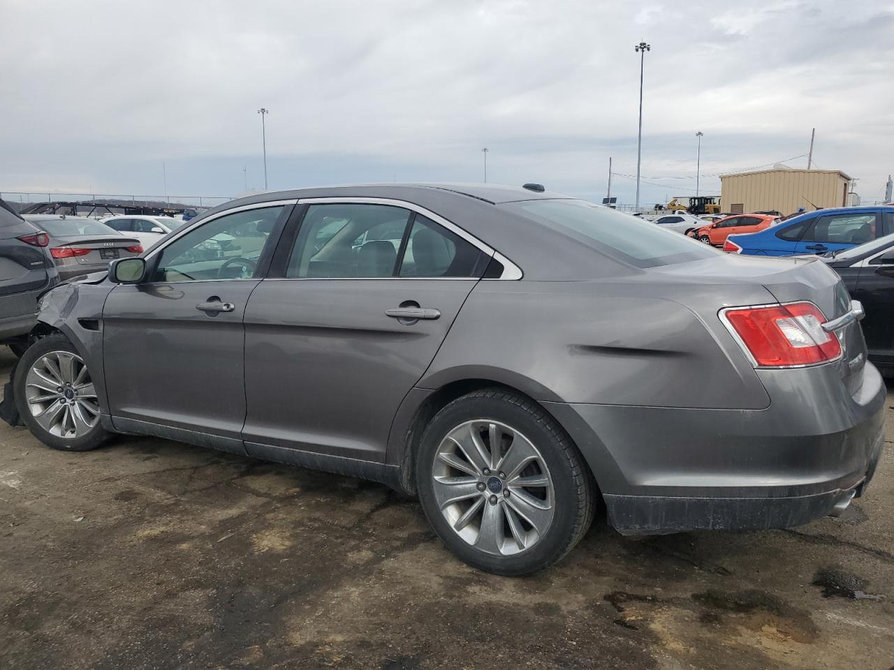 2011 Ford Taurus - Image 2