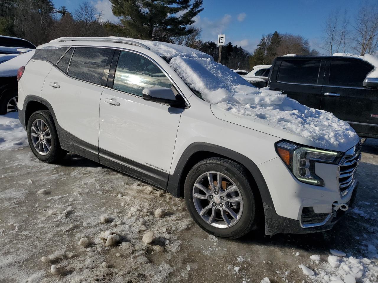 2022 GMC Terrain - Image 4