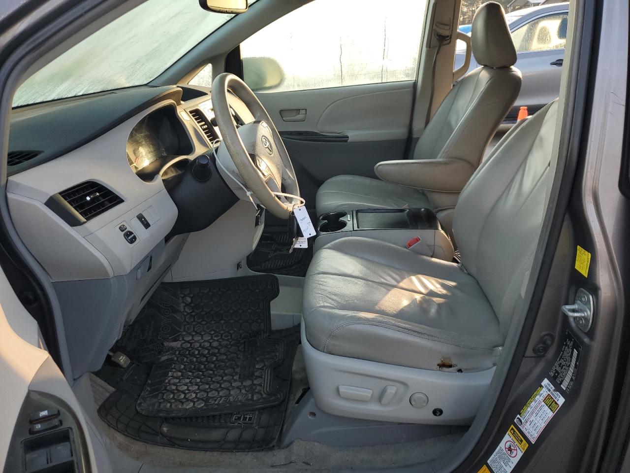 2011 Toyota Sienna - Image 7