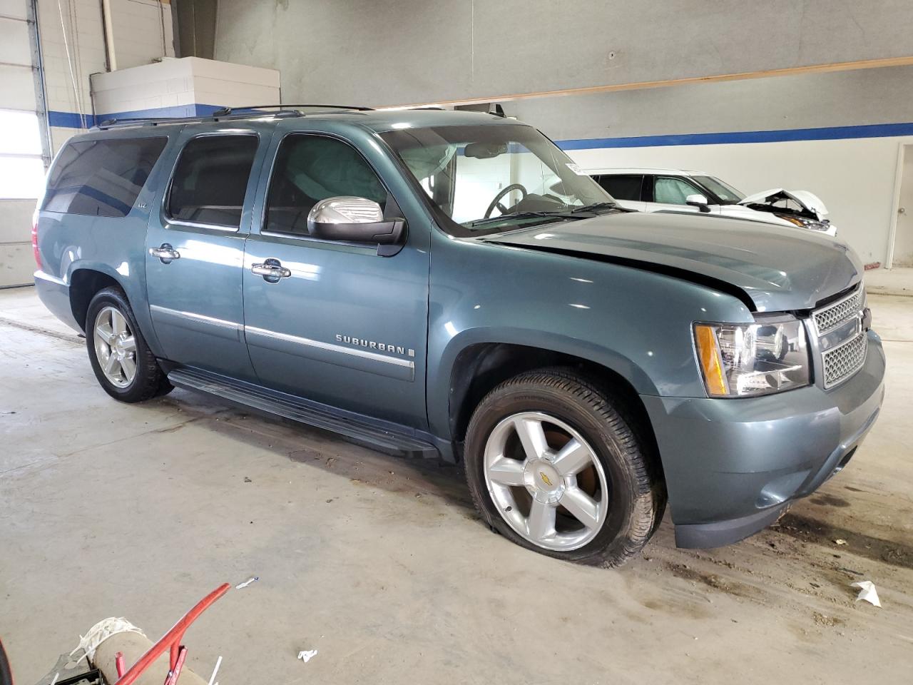 2009 Chevrolet Suburban - Image 4