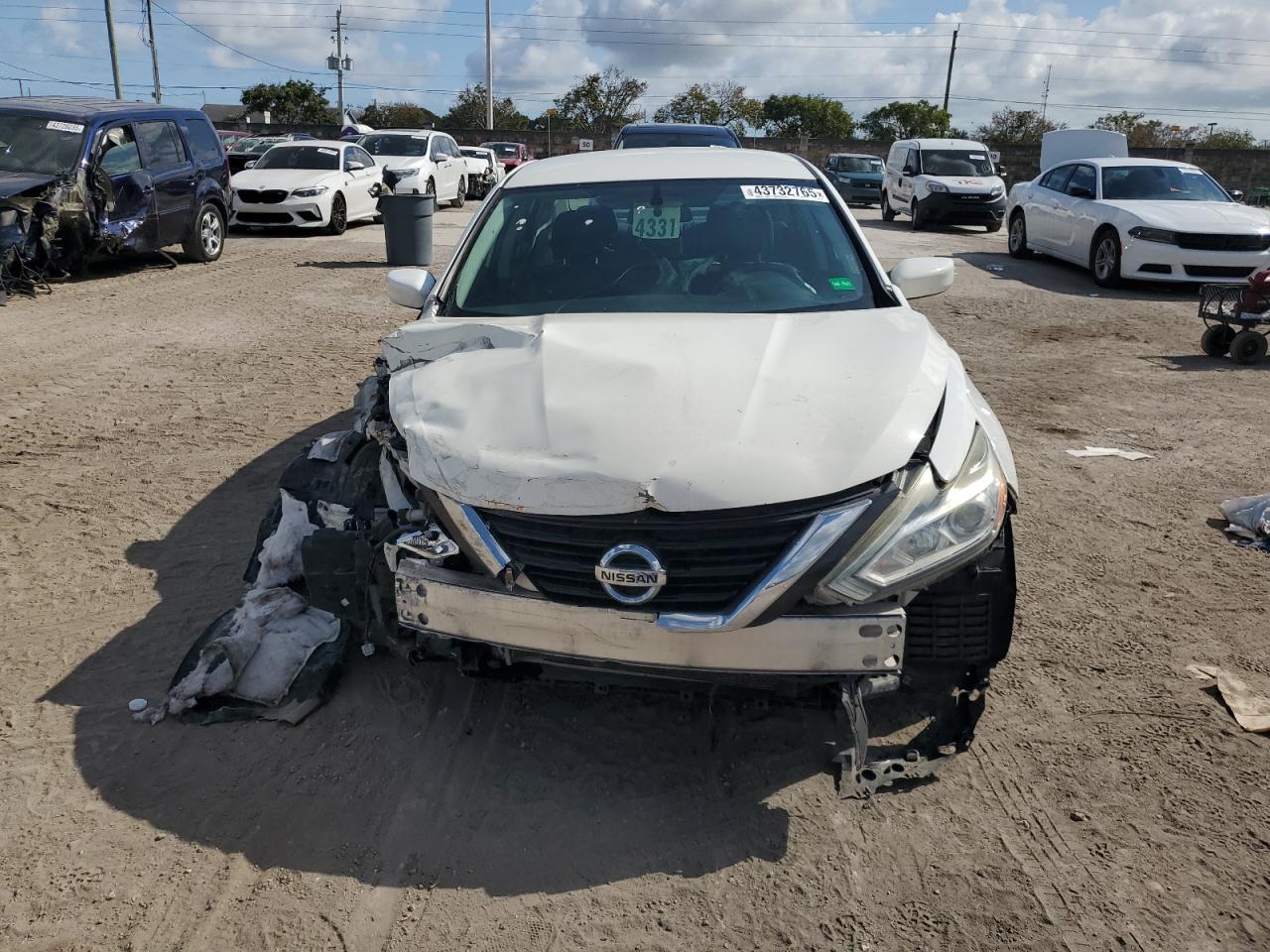 2017 Nissan Altima - Image 5