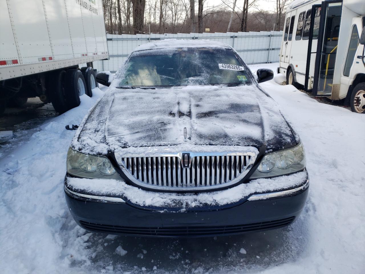 2007 Lincoln Town Car - Image 5