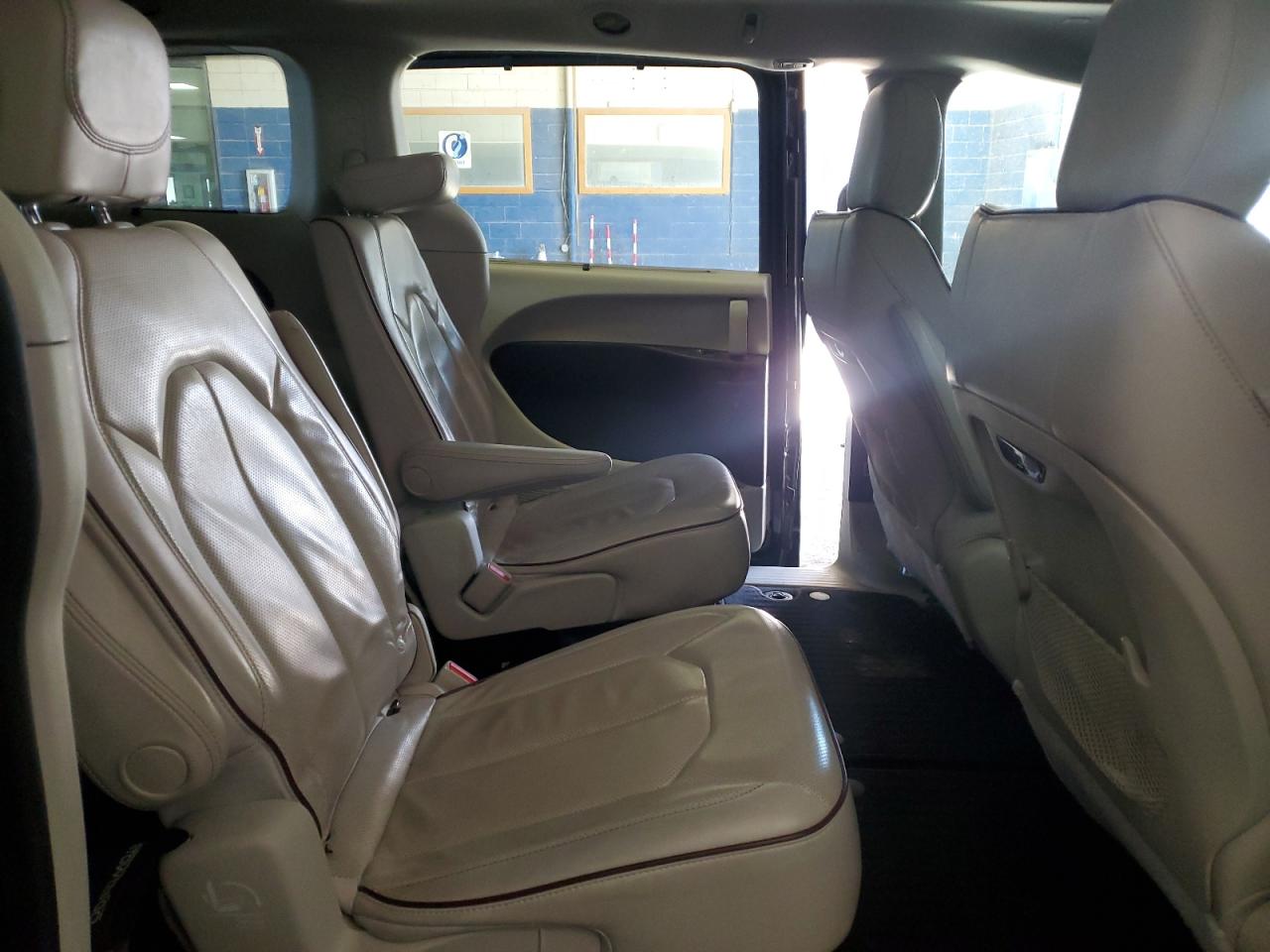 2019 Chrysler Pacifica - Image 11