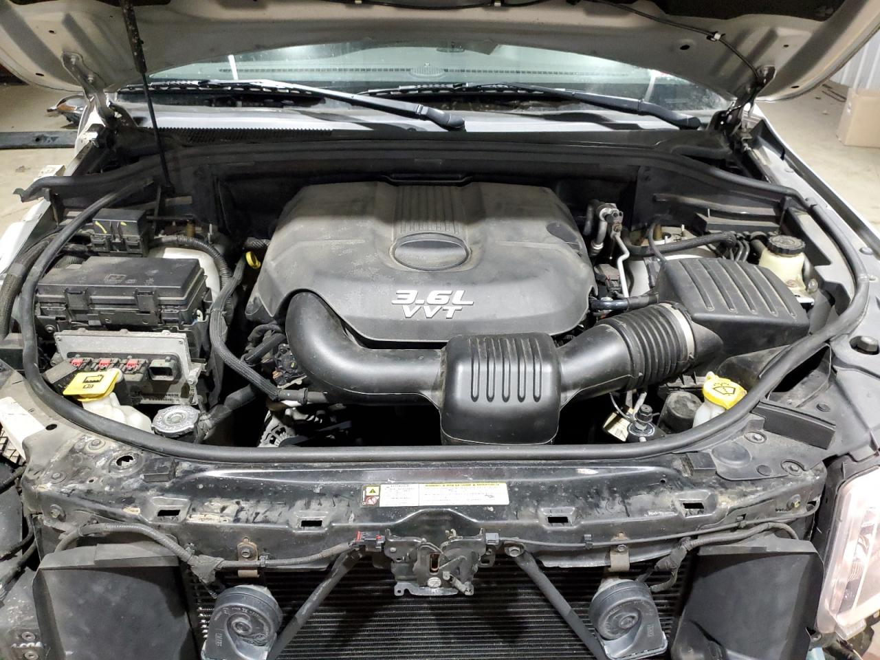2013 Jeep Grand Cherokee - Image 12